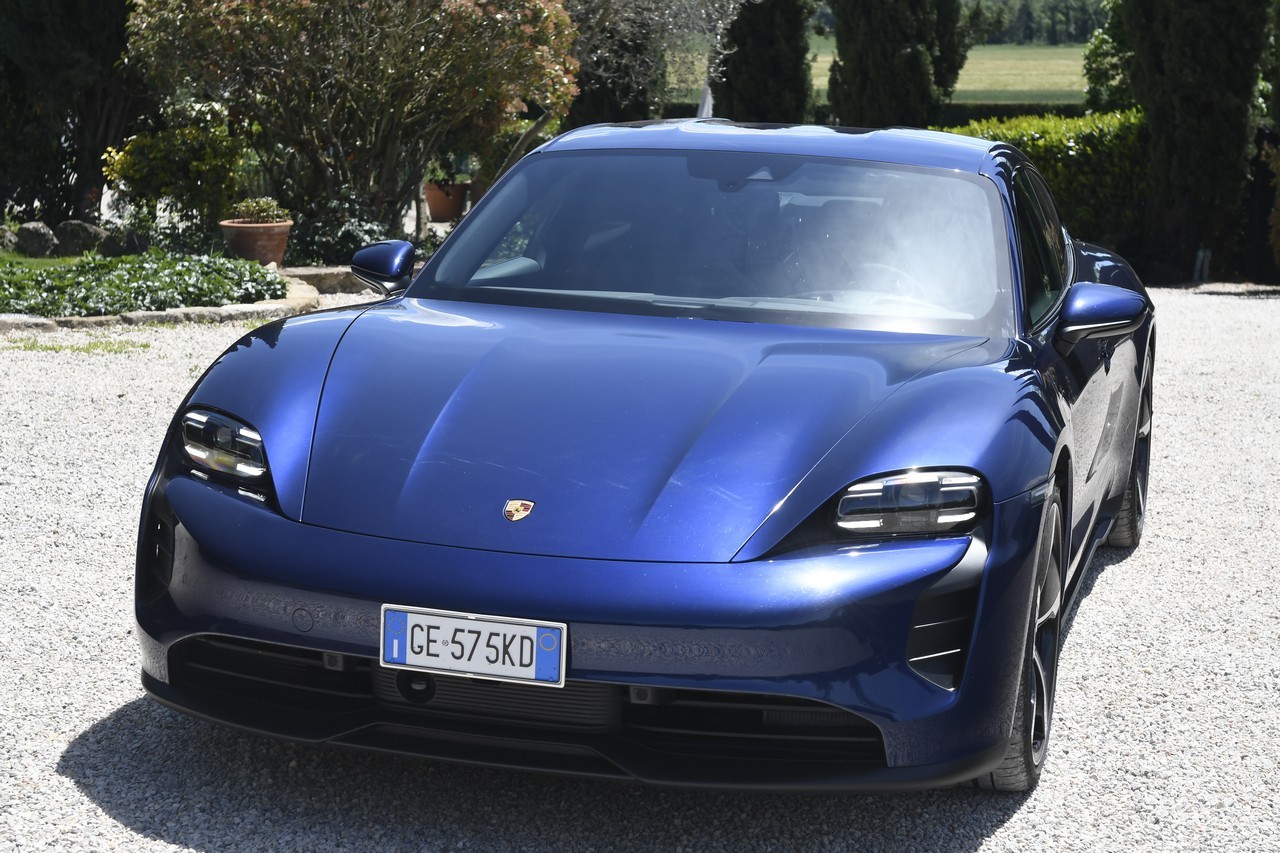 Porsche Taycan RWD: la prova su strada