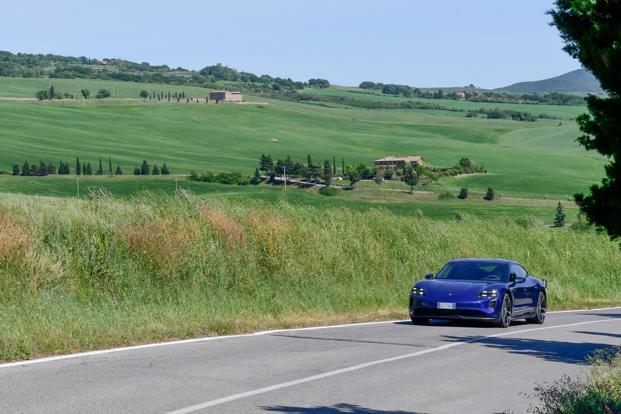 Porsche Taycan RWD: la prova su strada