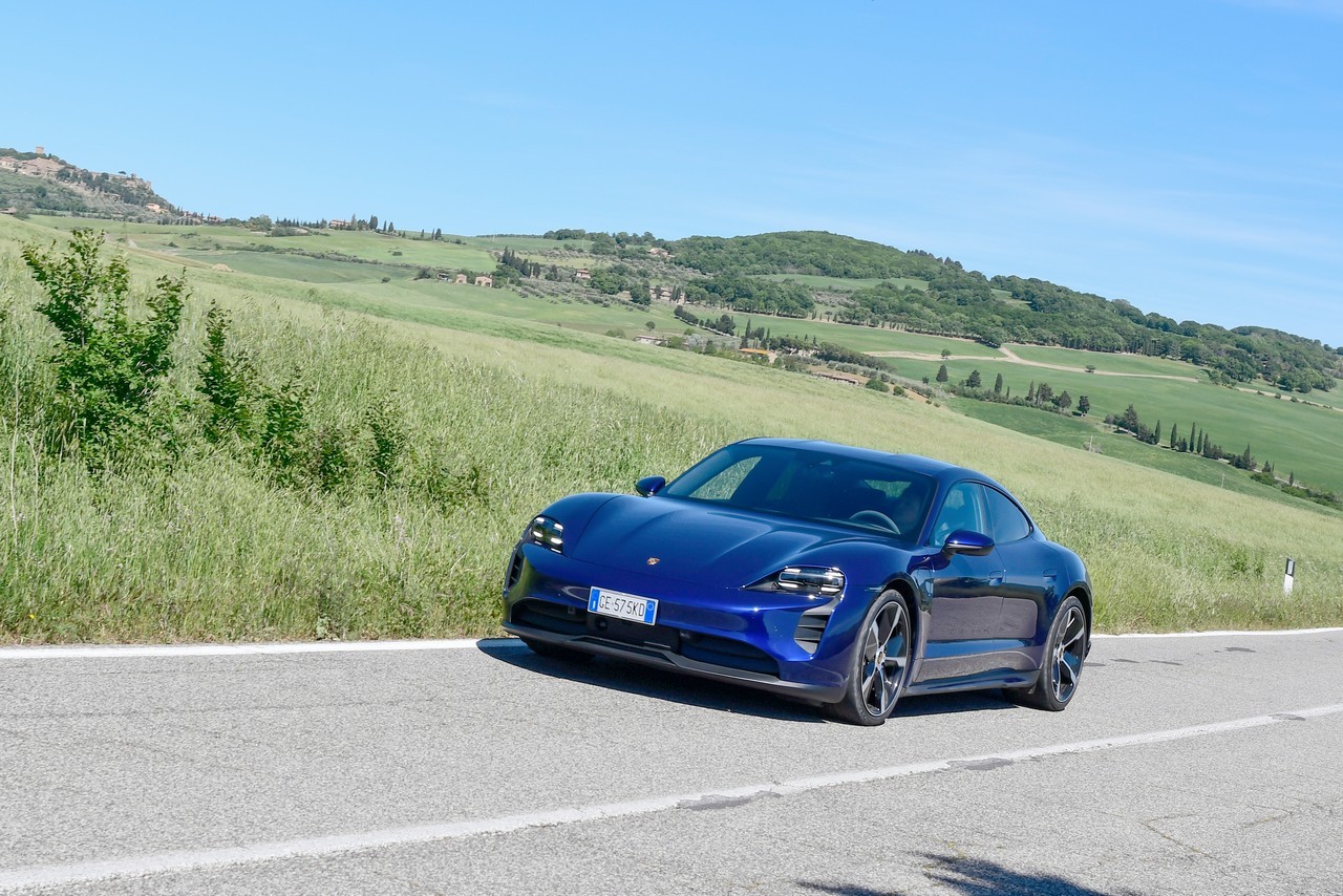 Porsche Taycan RWD: la prova su strada