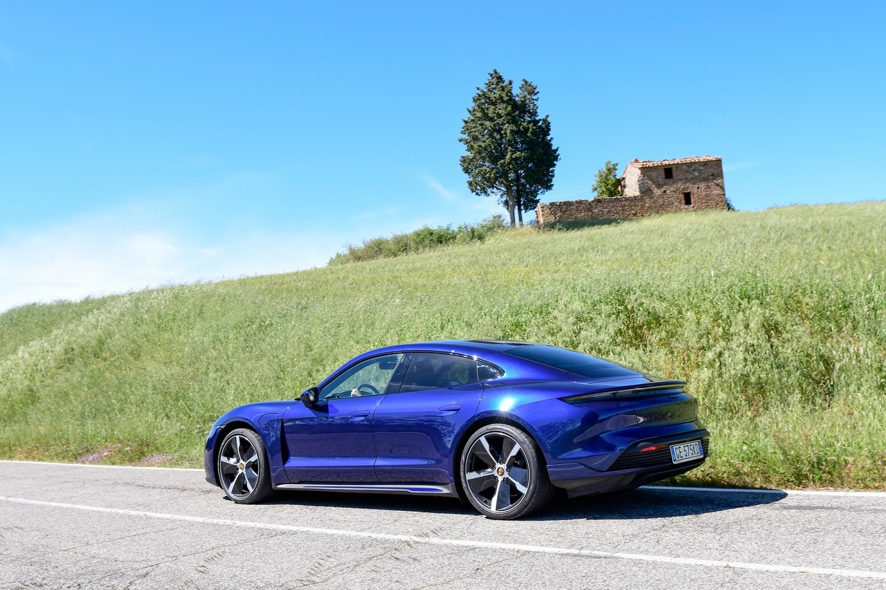 Porsche Taycan RWD: la prova su strada