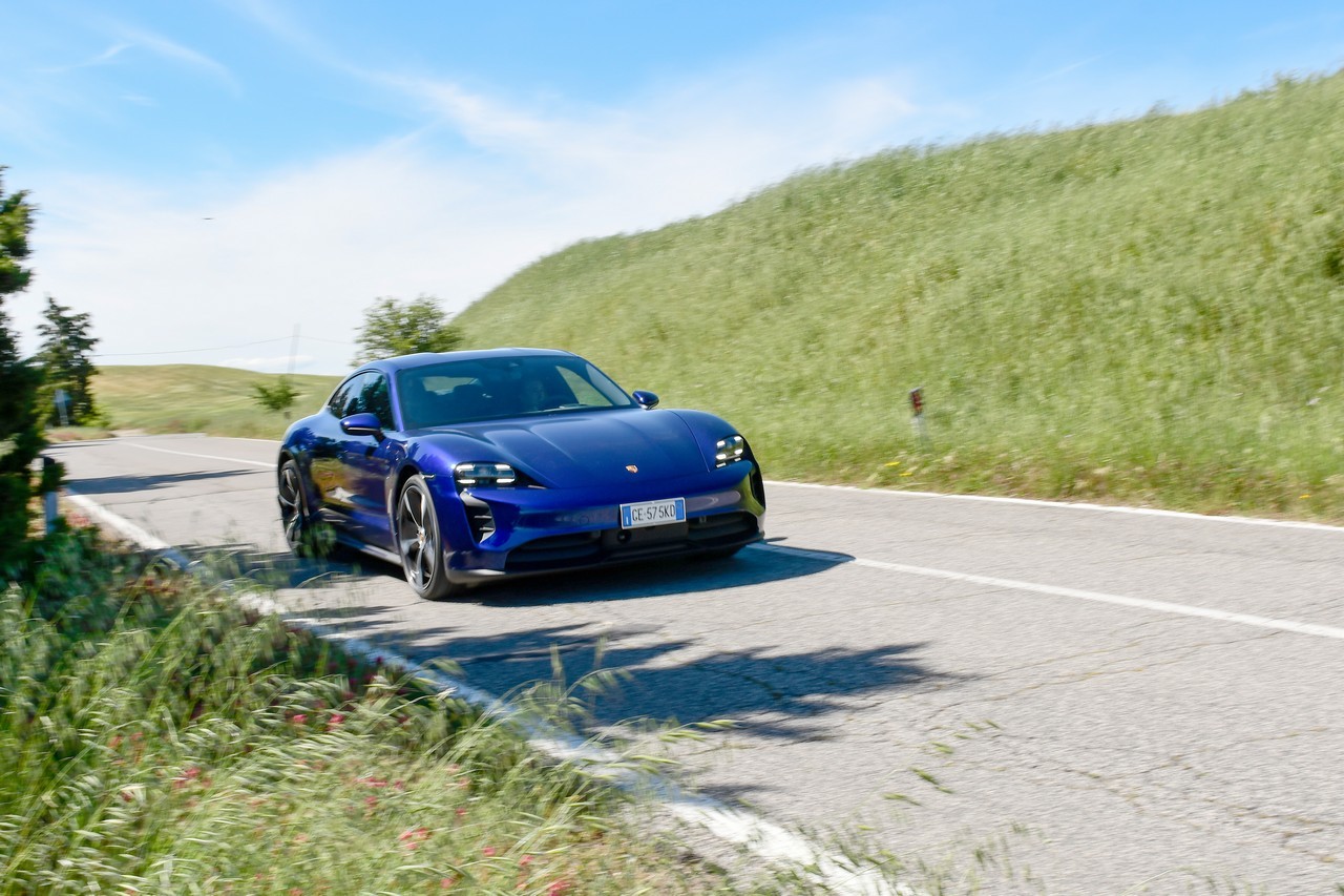 Porsche Taycan RWD: la prova su strada