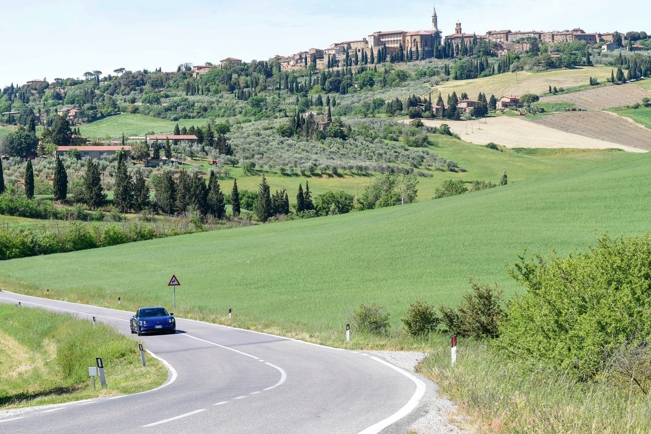 Porsche Taycan RWD: la prova su strada