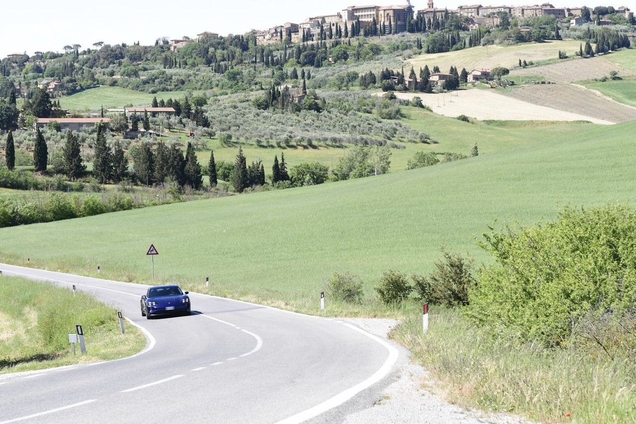 Porsche Taycan RWD: la prova su strada