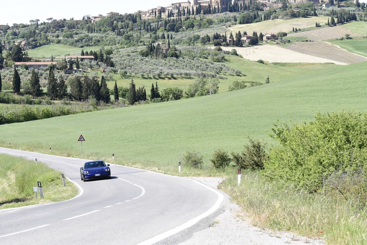 Porsche Taycan RWD: la prova su strada