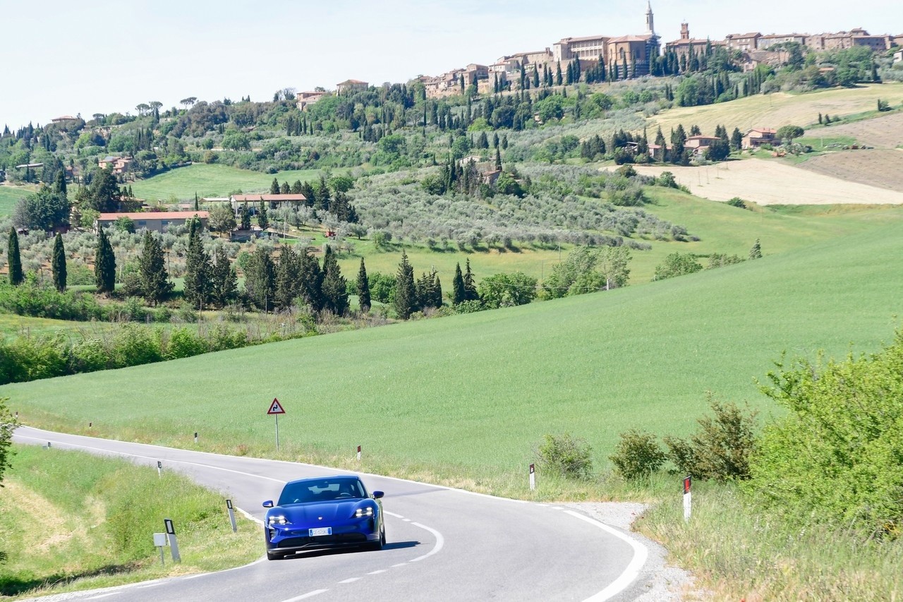 Porsche Taycan RWD: la prova su strada