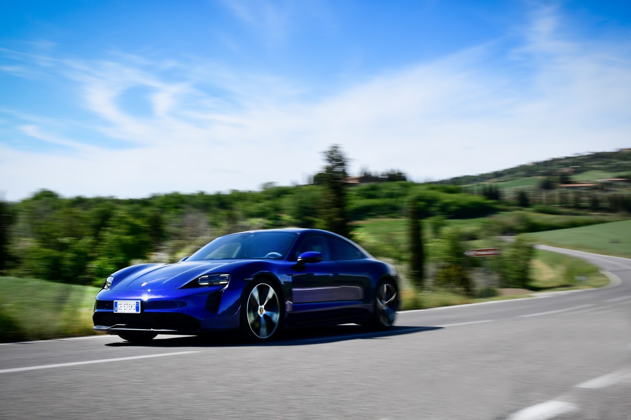 Porsche Taycan RWD: la prova su strada