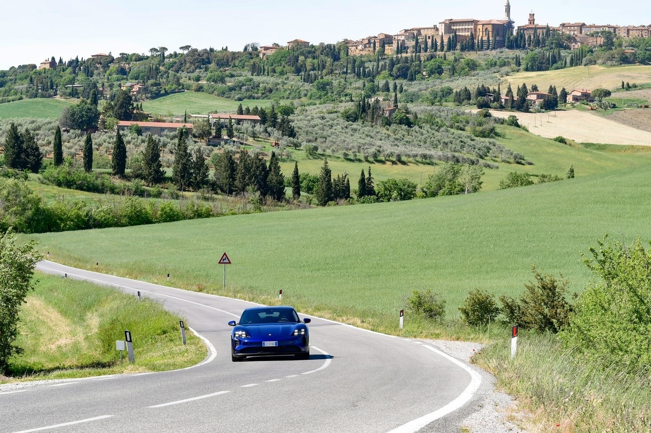 Porsche Taycan RWD: la prova su strada