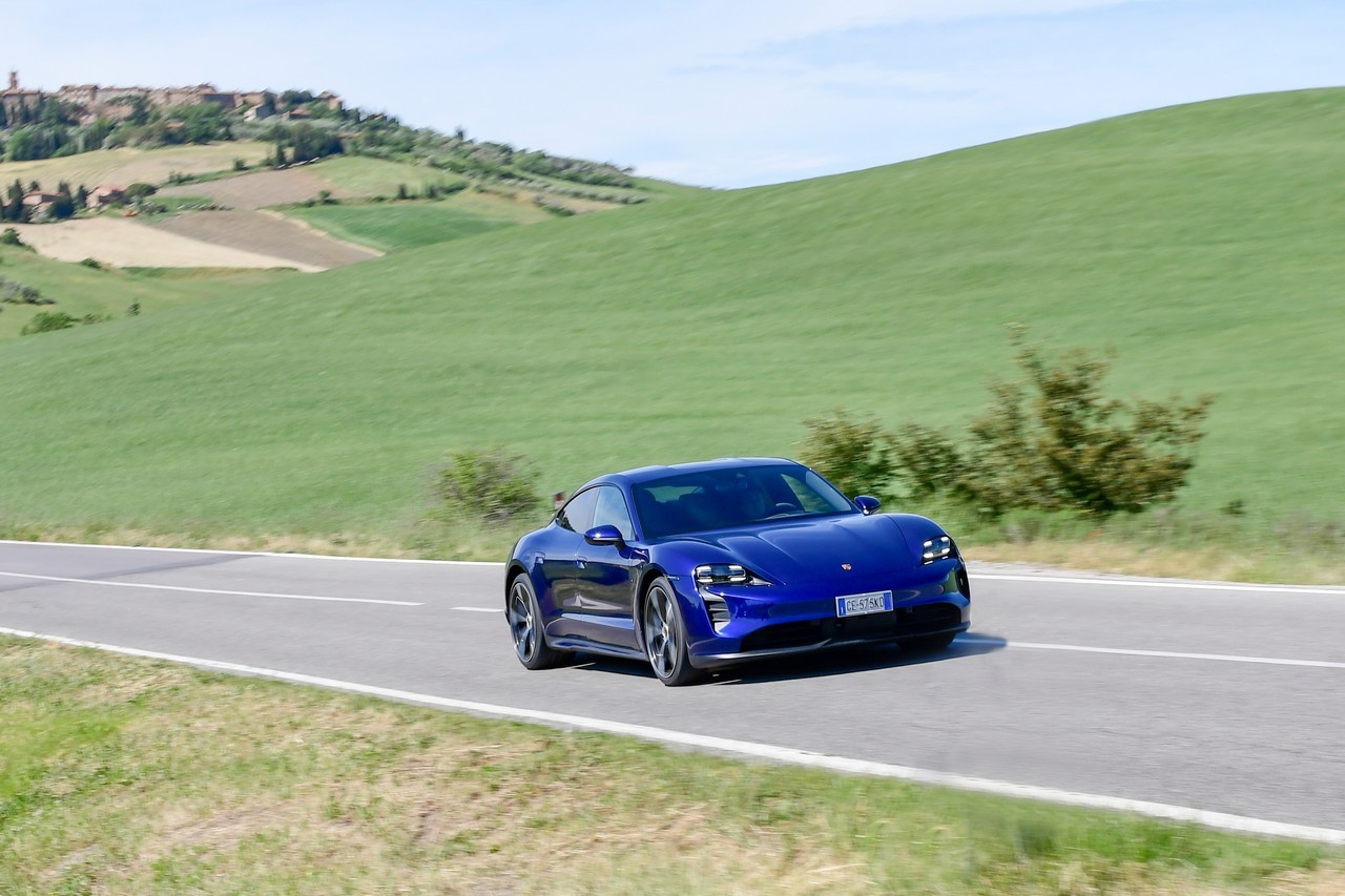 Porsche Taycan RWD: la prova su strada