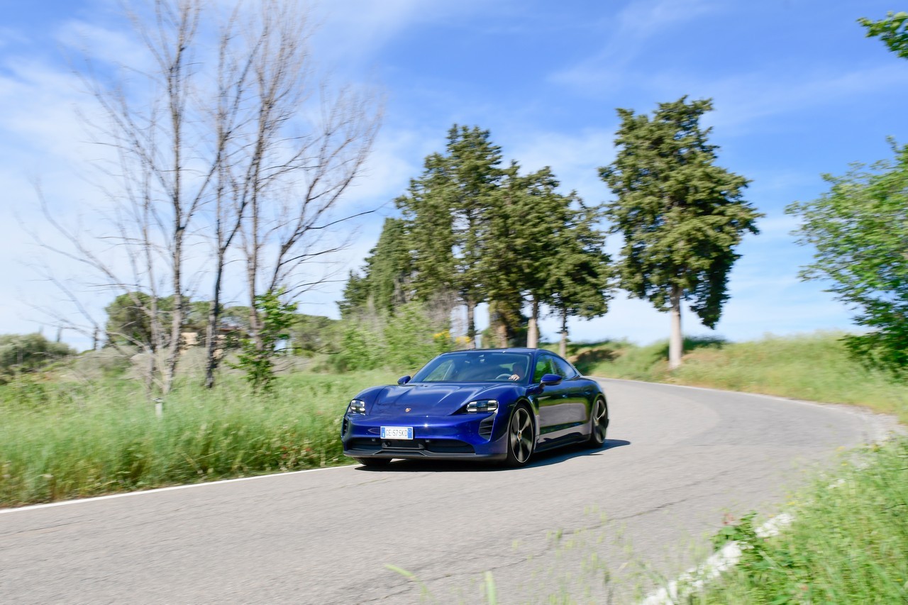 Porsche Taycan RWD: la prova su strada