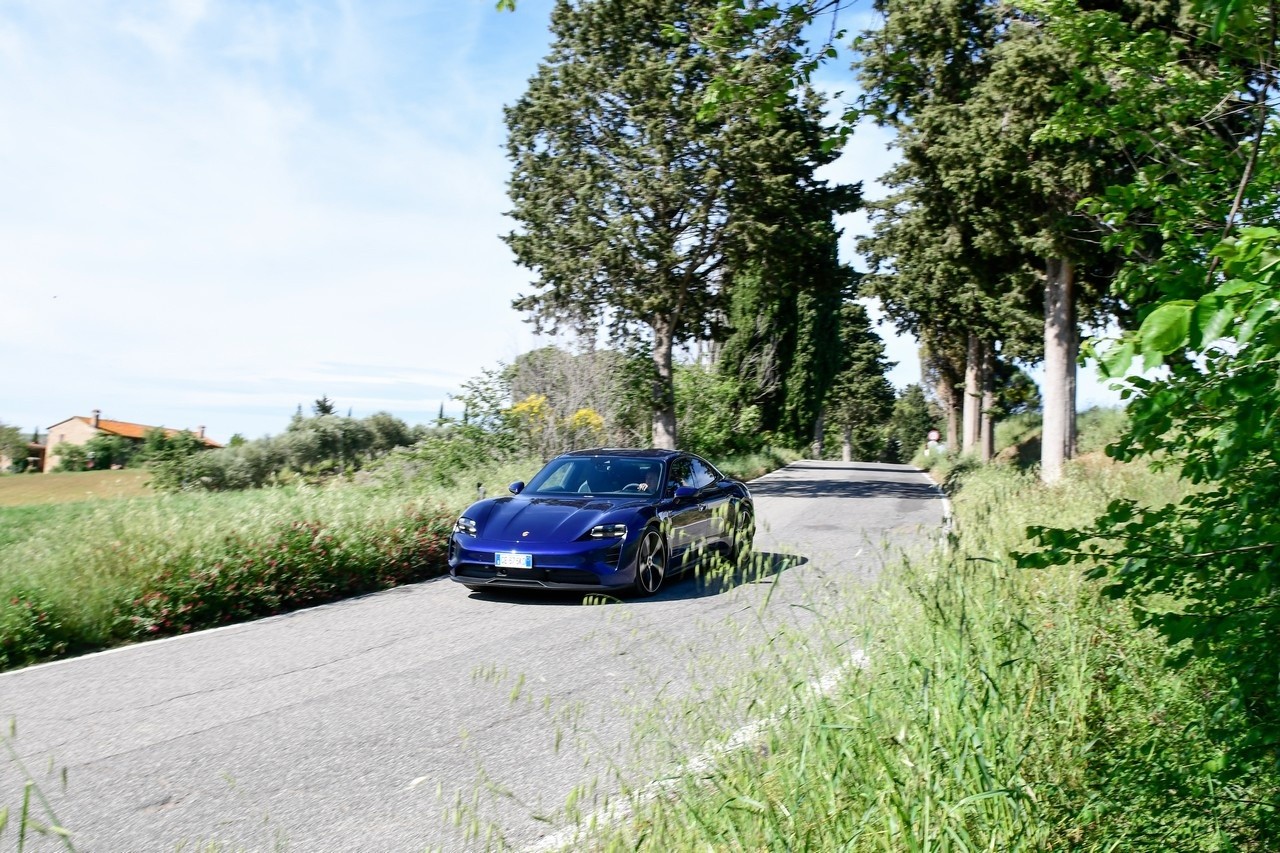 Porsche Taycan RWD: la prova su strada