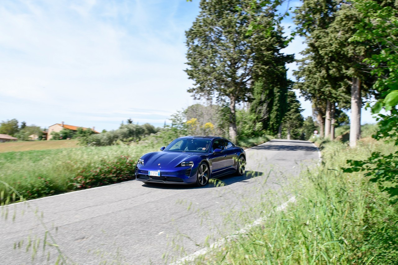 Porsche Taycan RWD: la prova su strada