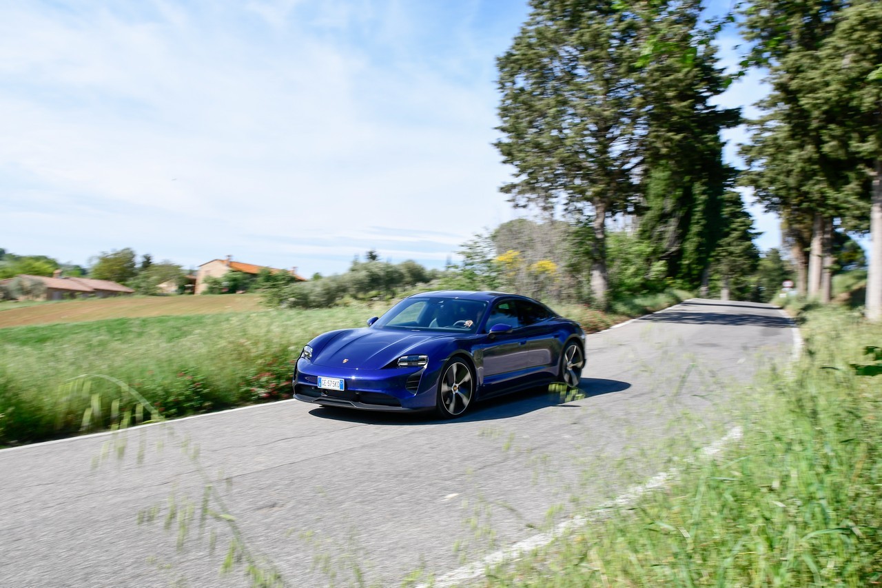 Porsche Taycan RWD: la prova su strada