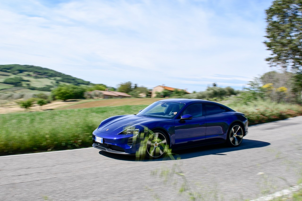 Porsche Taycan RWD: la prova su strada