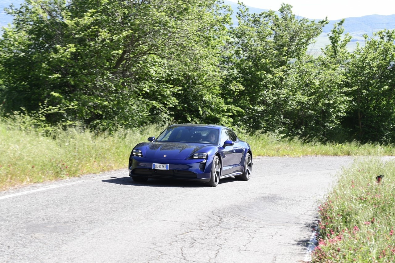 Porsche Taycan RWD: la prova su strada