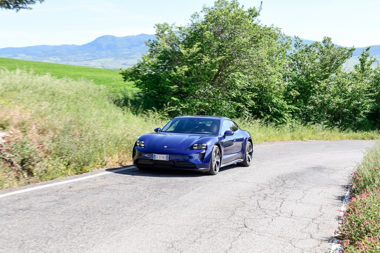 Porsche Taycan RWD: la prova su strada