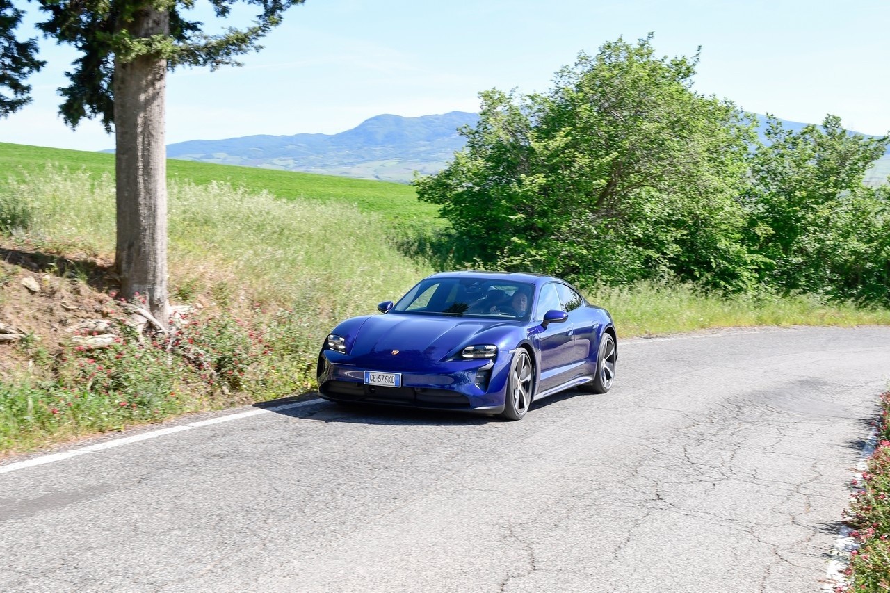 Porsche Taycan RWD: la prova su strada