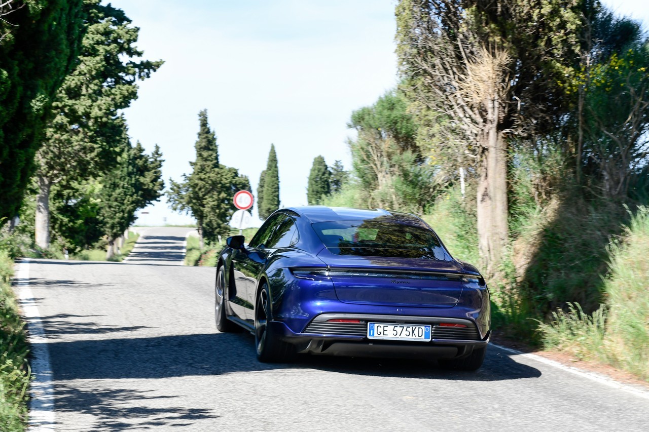 Porsche Taycan RWD: la prova su strada