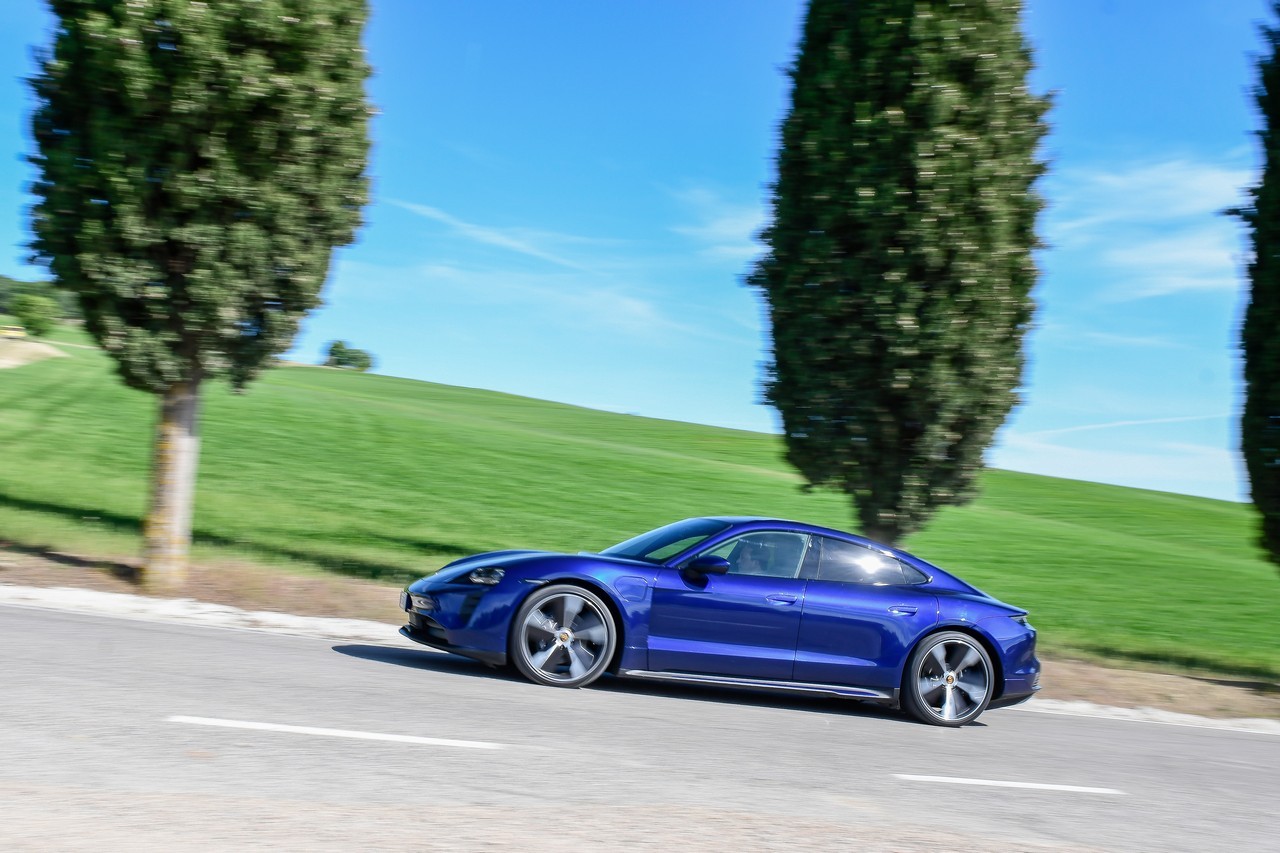 Porsche Taycan RWD: la prova su strada