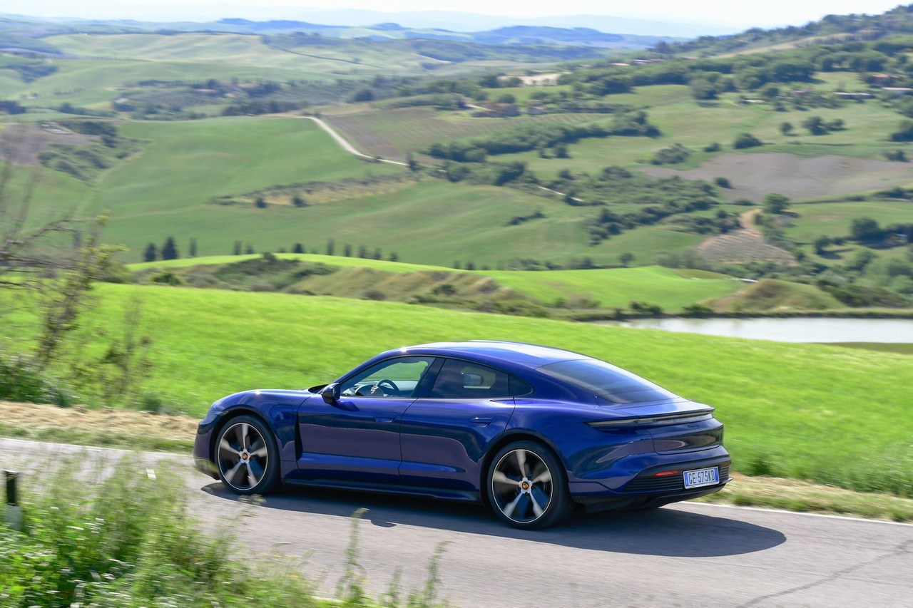 Porsche Taycan RWD: la prova su strada