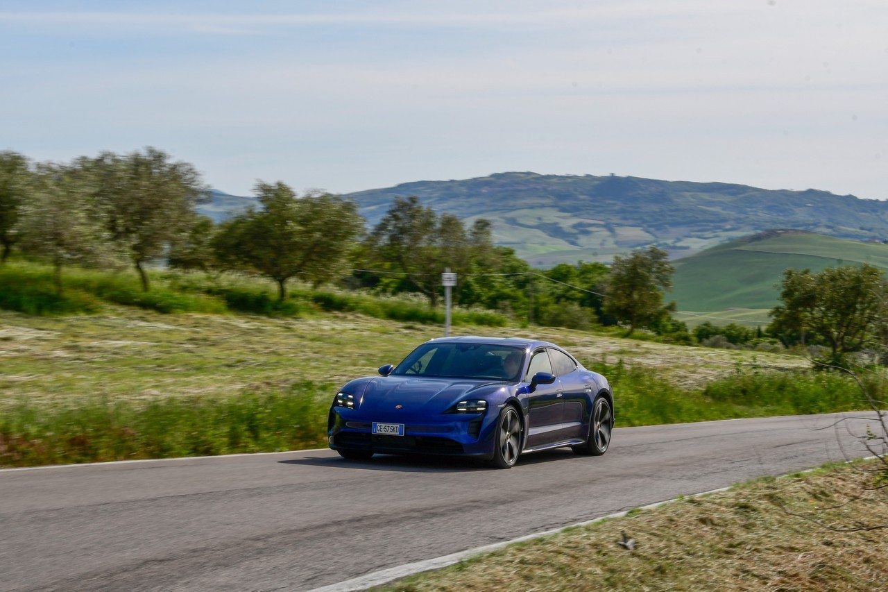 Porsche Taycan RWD: la prova su strada