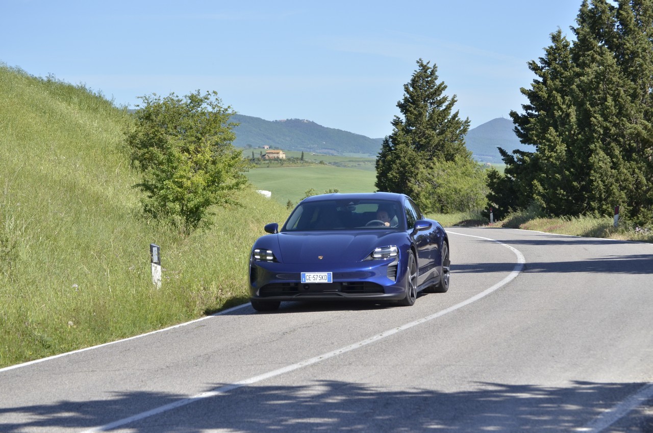 Porsche Taycan RWD: la prova su strada