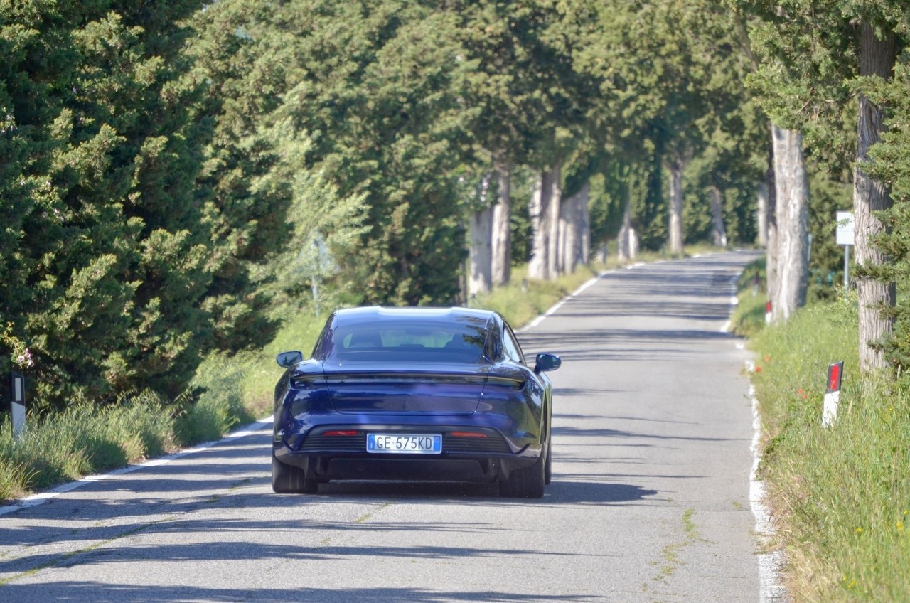 Porsche Taycan RWD: la prova su strada