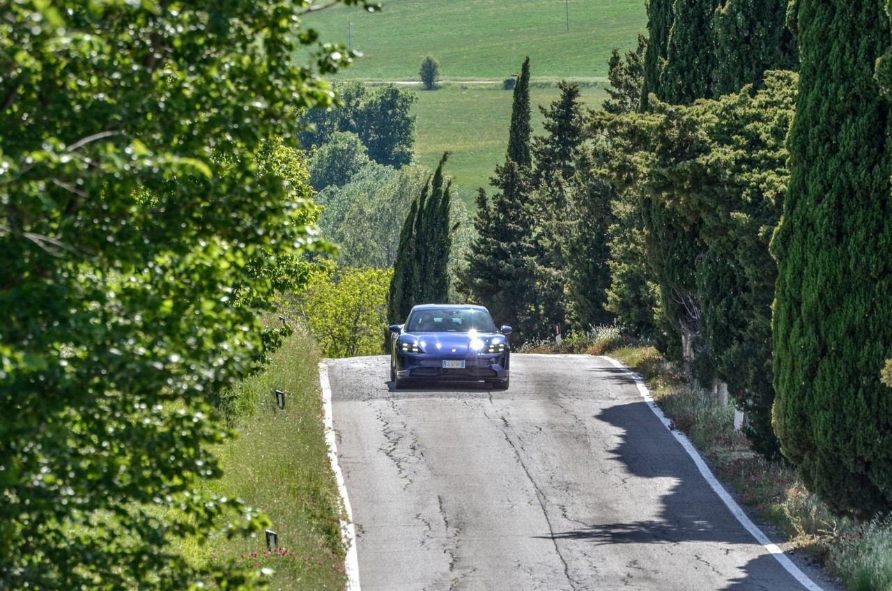 Porsche Taycan RWD: la prova su strada