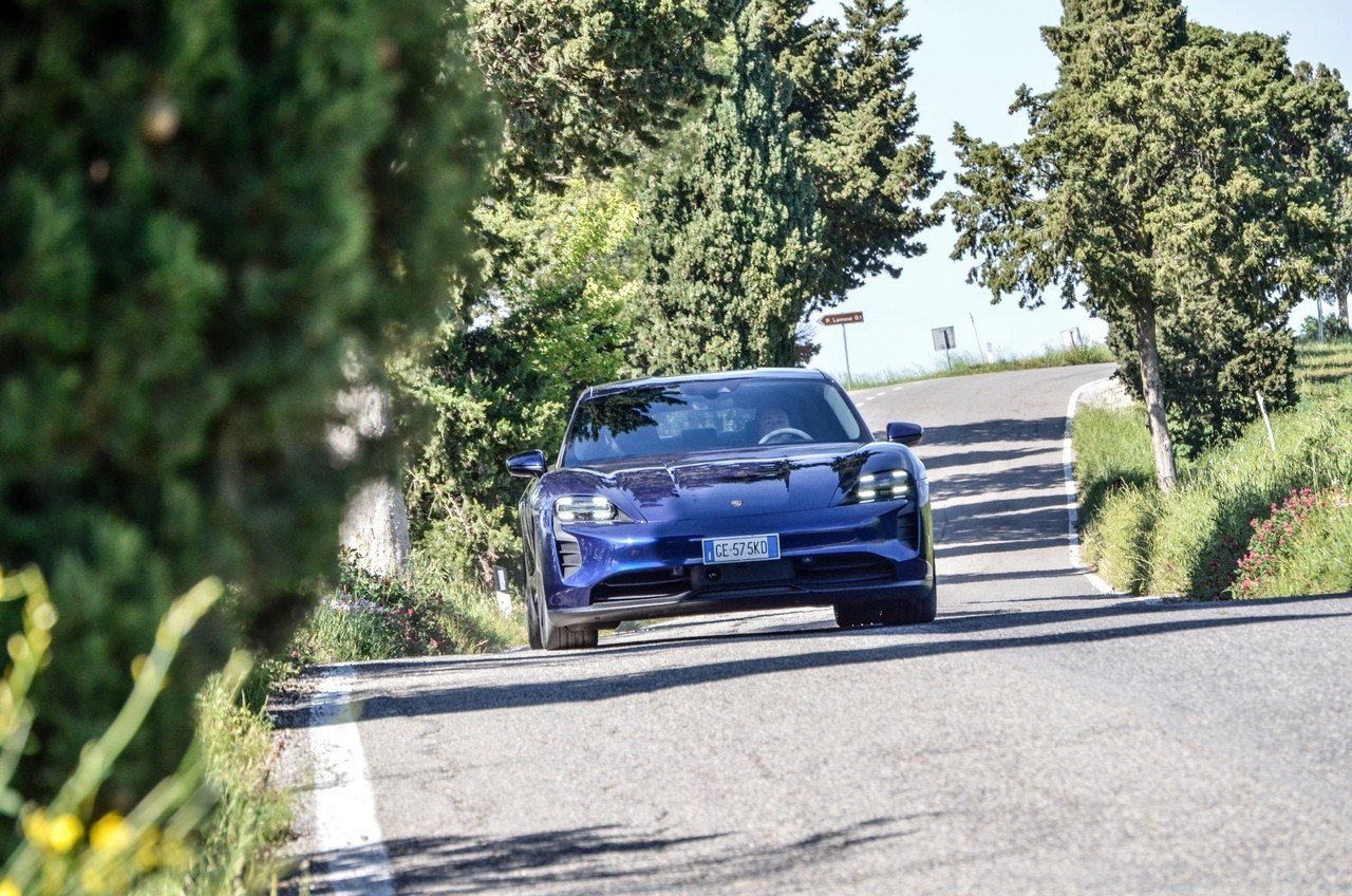 Porsche Taycan RWD: la prova su strada