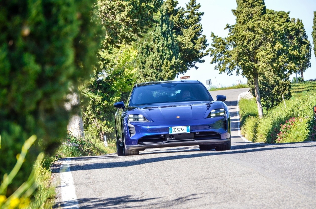 Porsche Taycan RWD: la prova su strada