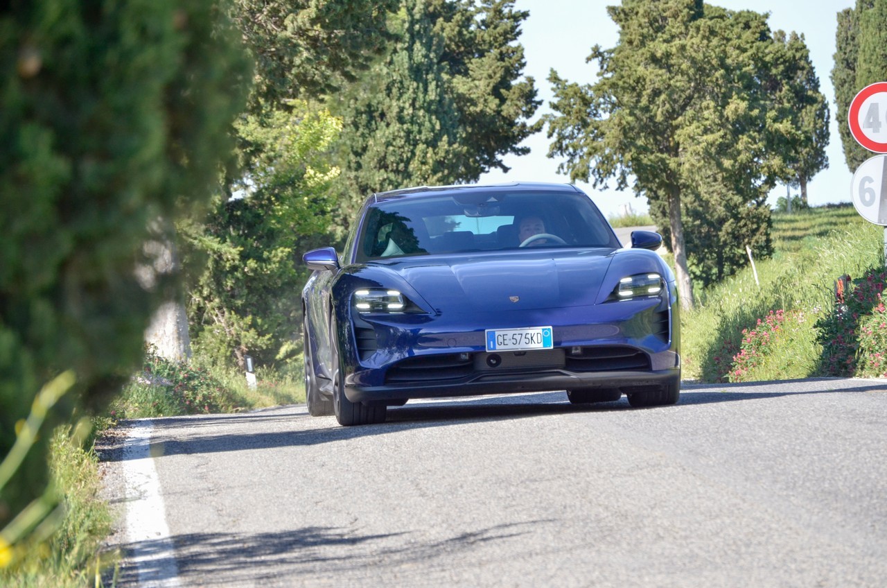 Porsche Taycan RWD: la prova su strada