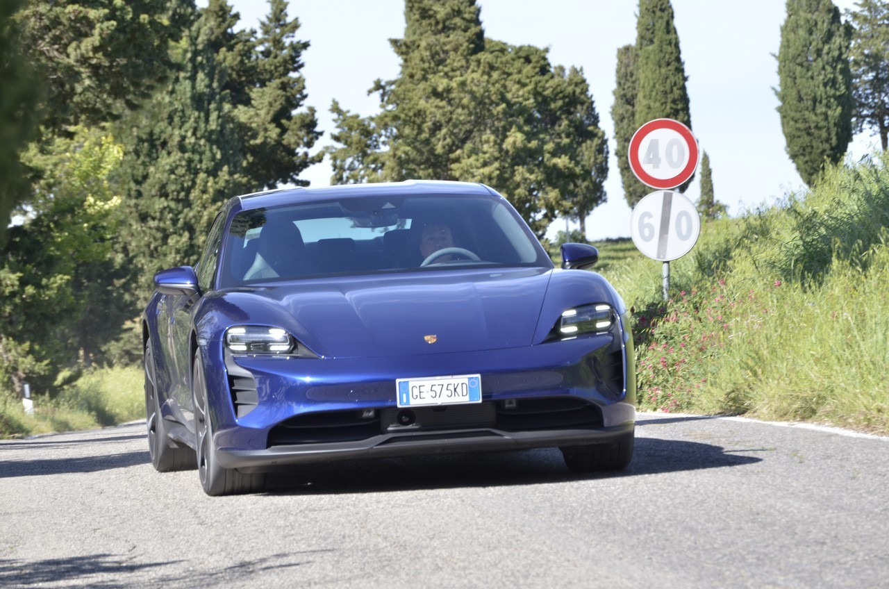 Porsche Taycan RWD: la prova su strada