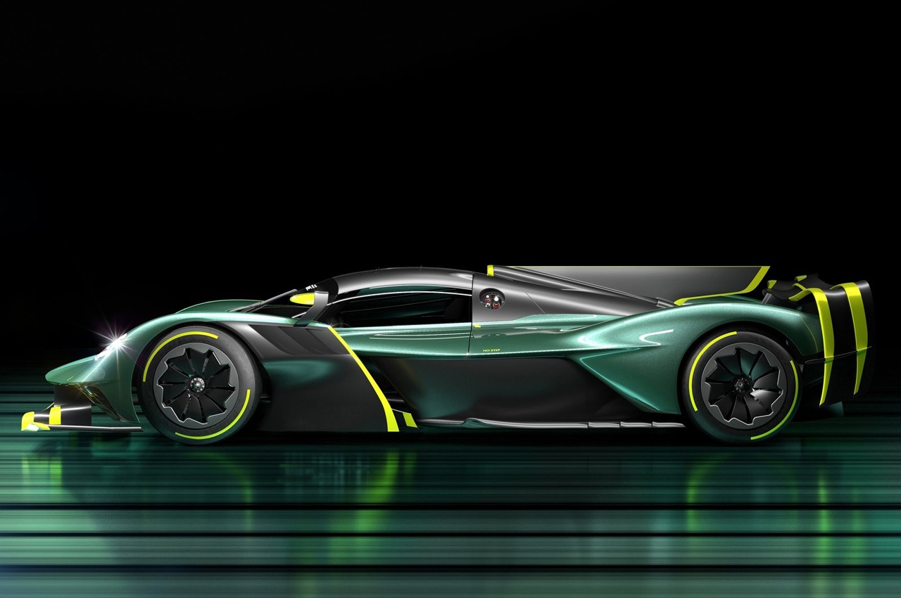 Aston Martin Valkyrie AMR Pro: immagini ufficiali