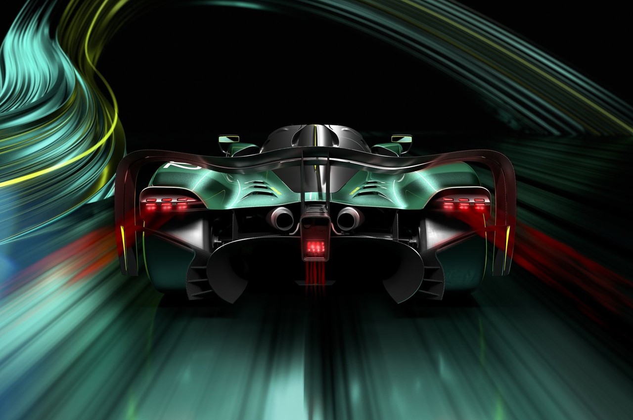 Aston Martin Valkyrie AMR Pro: immagini ufficiali