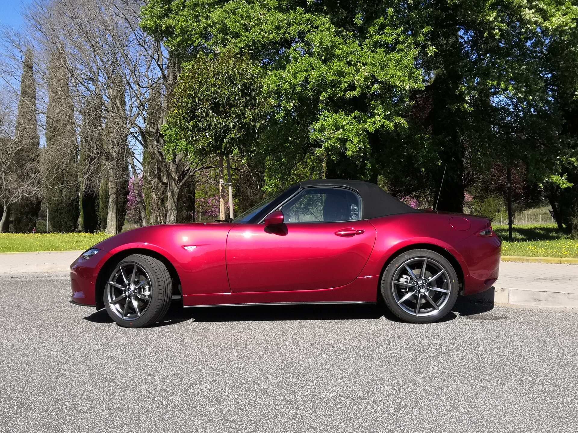 Mazda MX-5 2.0 Skyactiv-G Sport: la prova su strada