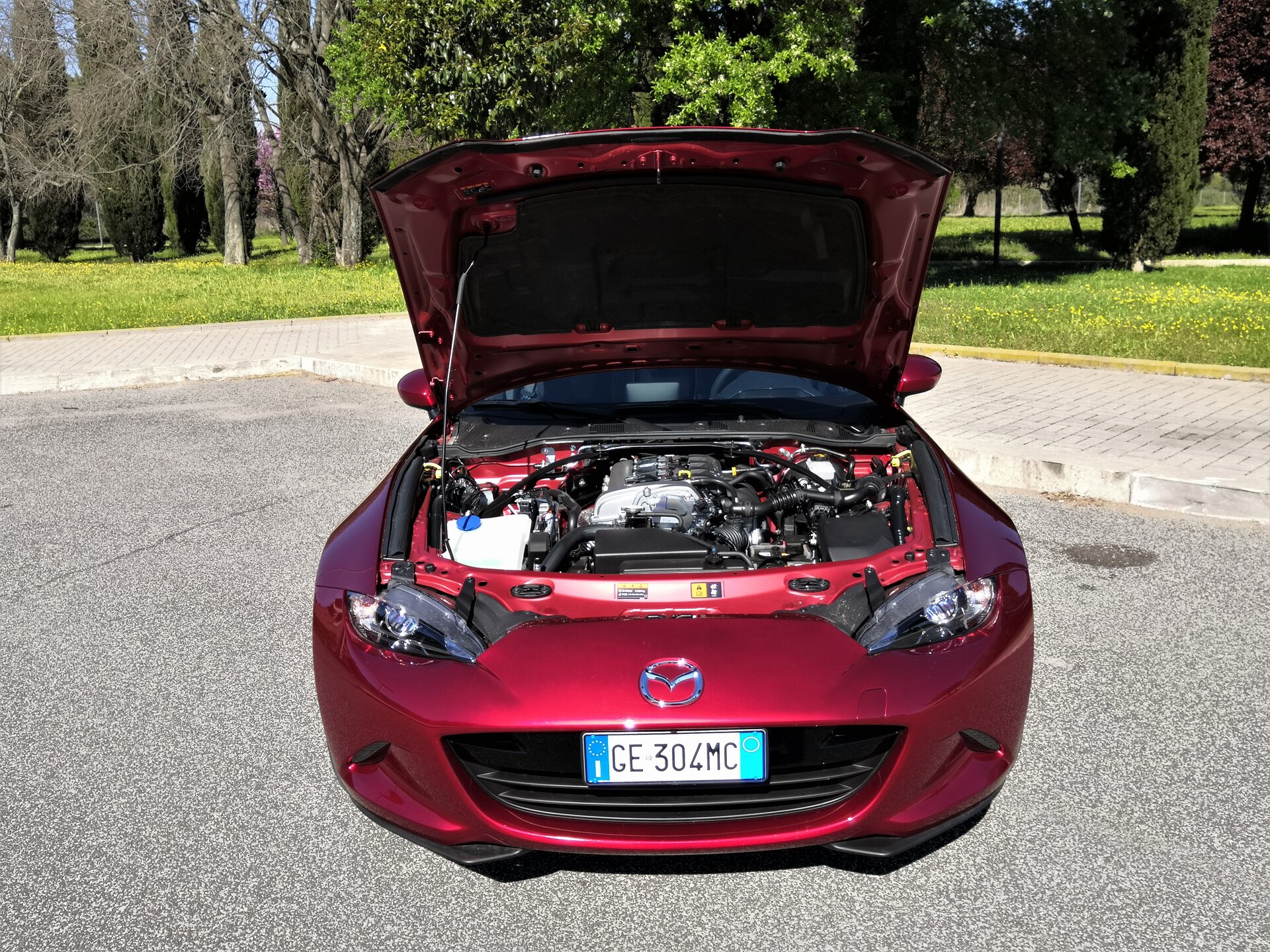 Mazda MX-5 2.0 Skyactiv-G Sport: la prova su strada