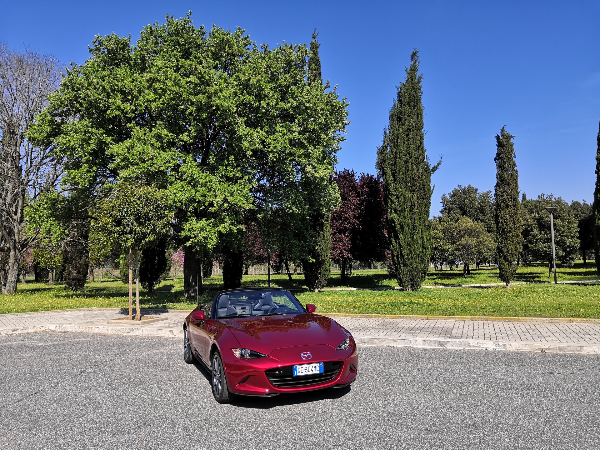 Mazda MX-5 2.0 Skyactiv-G Sport: la prova su strada