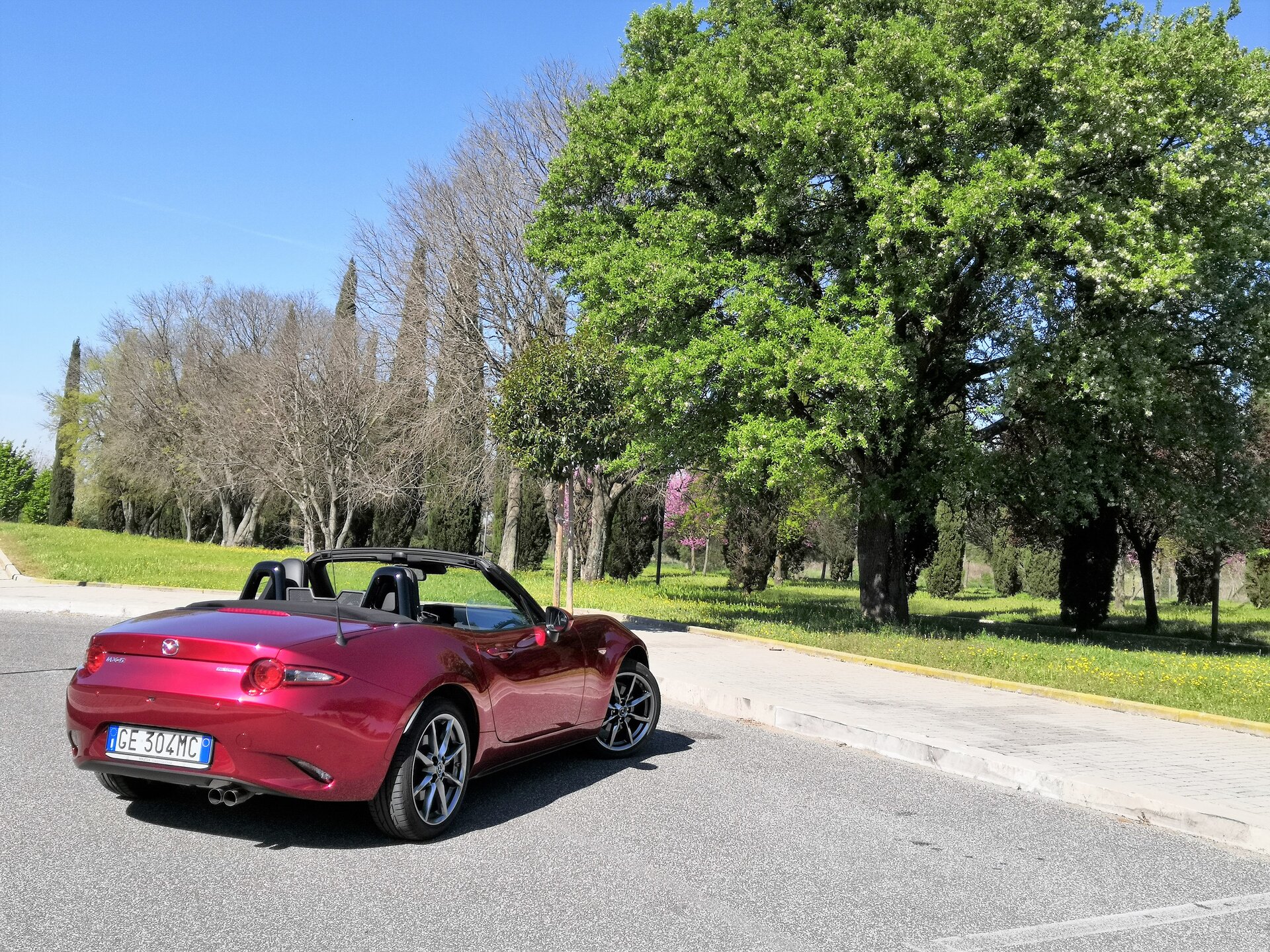 Mazda MX-5 2.0 Skyactiv-G Sport: la prova su strada