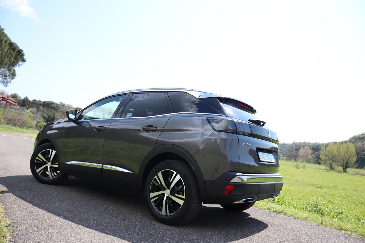 Peugeot 3008 1.5 BlueHDi EAT8 restyling: prova su strada