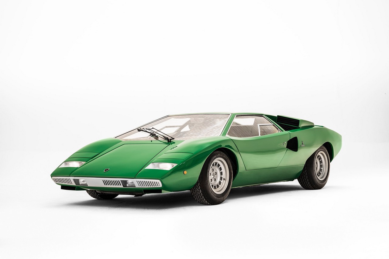 Lamborghini V12: la storia nelle immagini