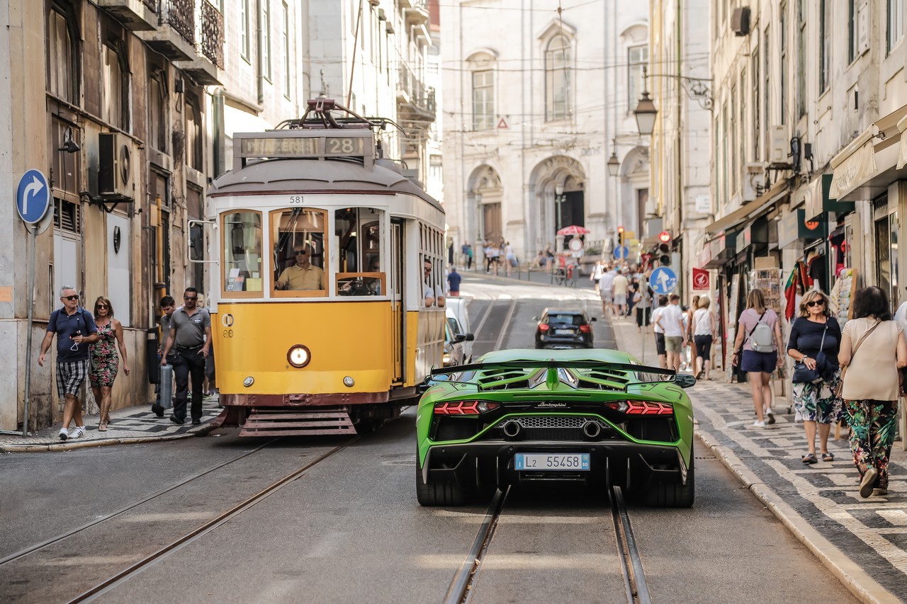 Lamborghini V12: la storia nelle immagini