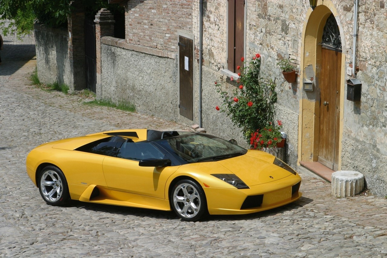 Lamborghini V12: la storia nelle immagini