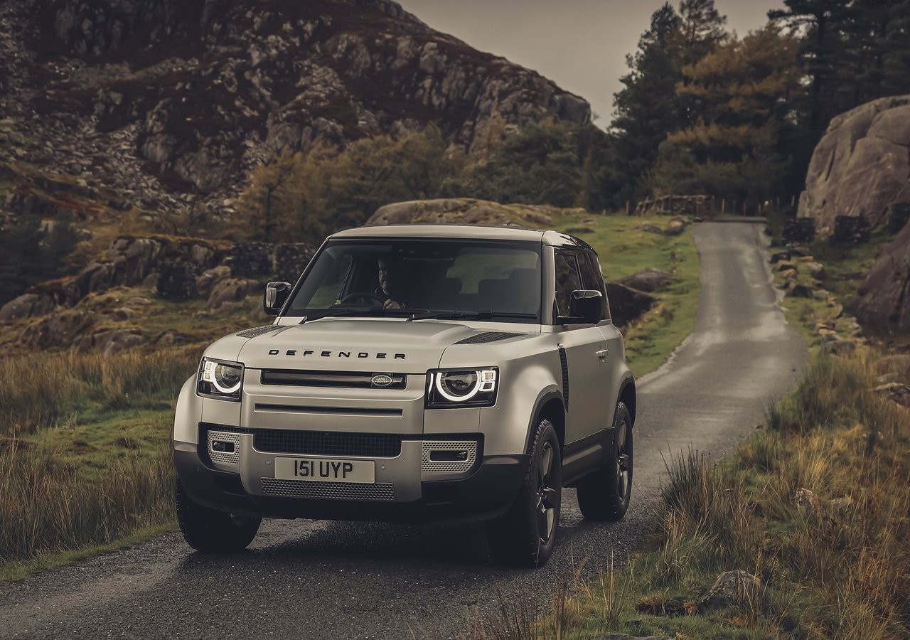 Land Rover Defender 90 2021: immagini ufficiali