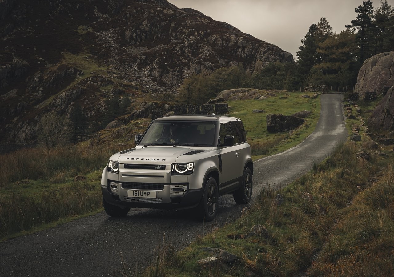 Land Rover Defender 90 2021: immagini ufficiali