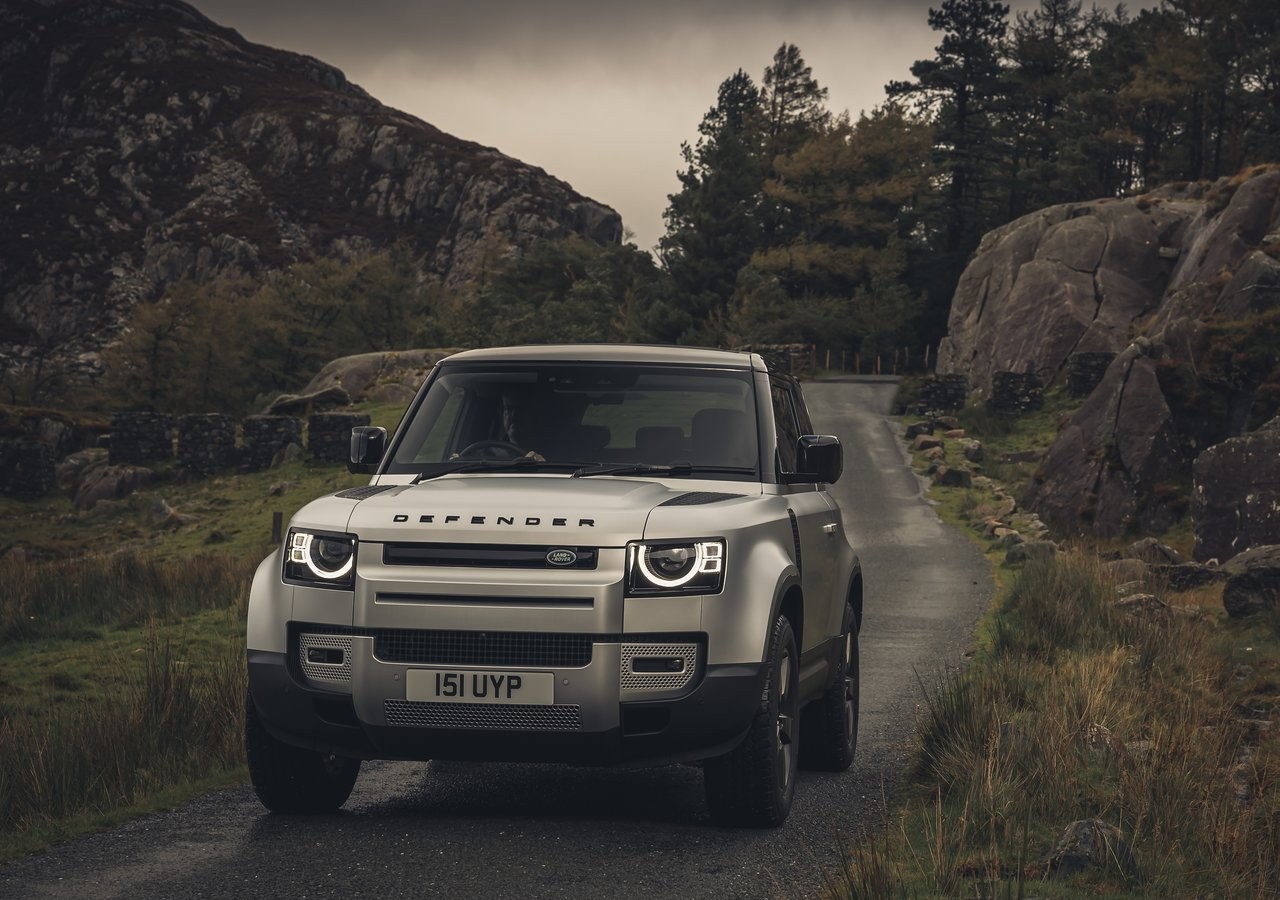 Land Rover Defender 90 2021: immagini ufficiali