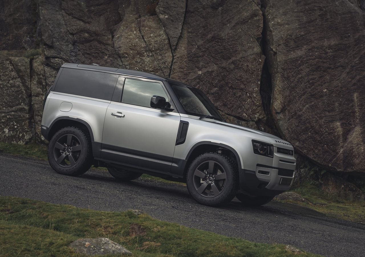 Land Rover Defender 90 2021: immagini ufficiali