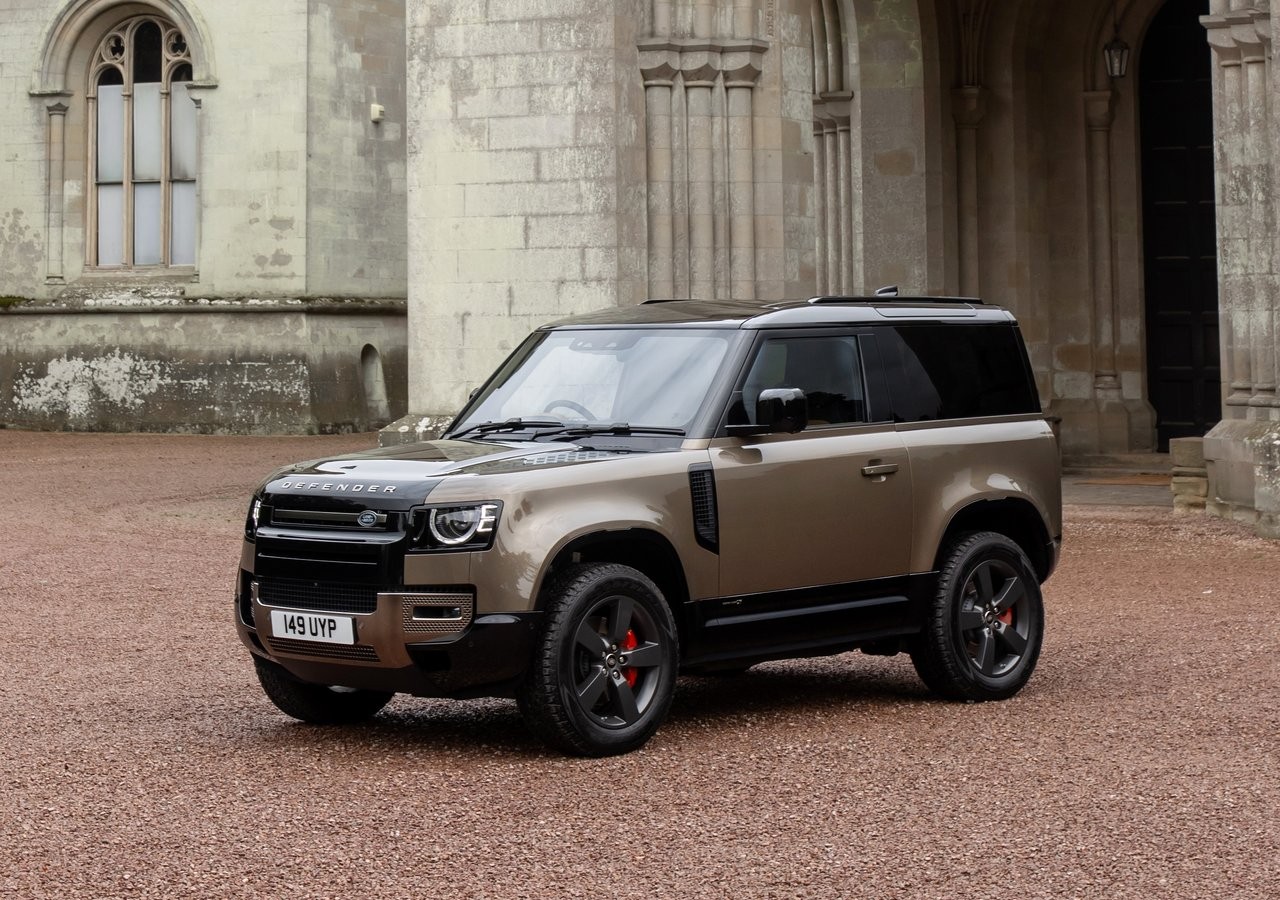 Land Rover Defender 90 2021: immagini ufficiali