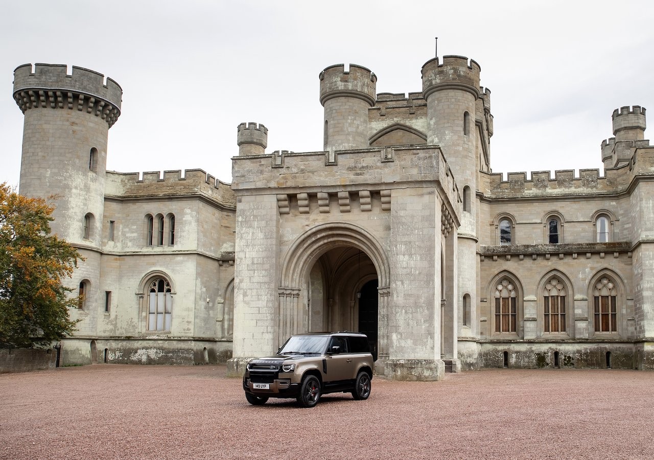 Land Rover Defender 90 2021: immagini ufficiali