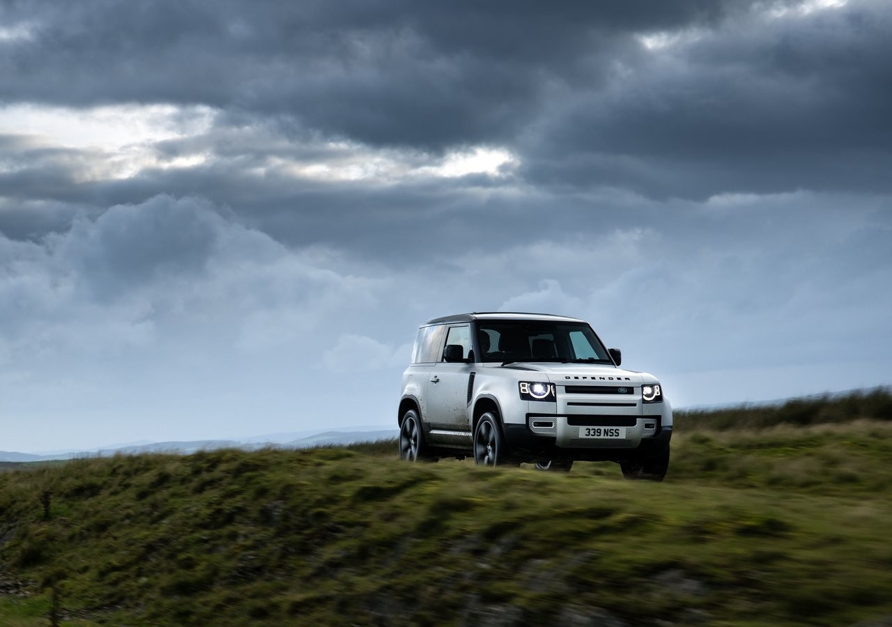 Land Rover Defender 90 2021: immagini ufficiali