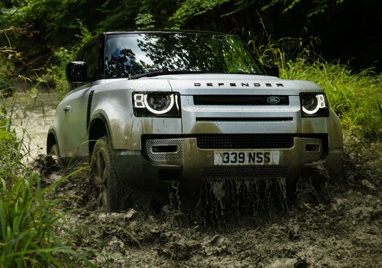 Land Rover Defender 90 2021: immagini ufficiali