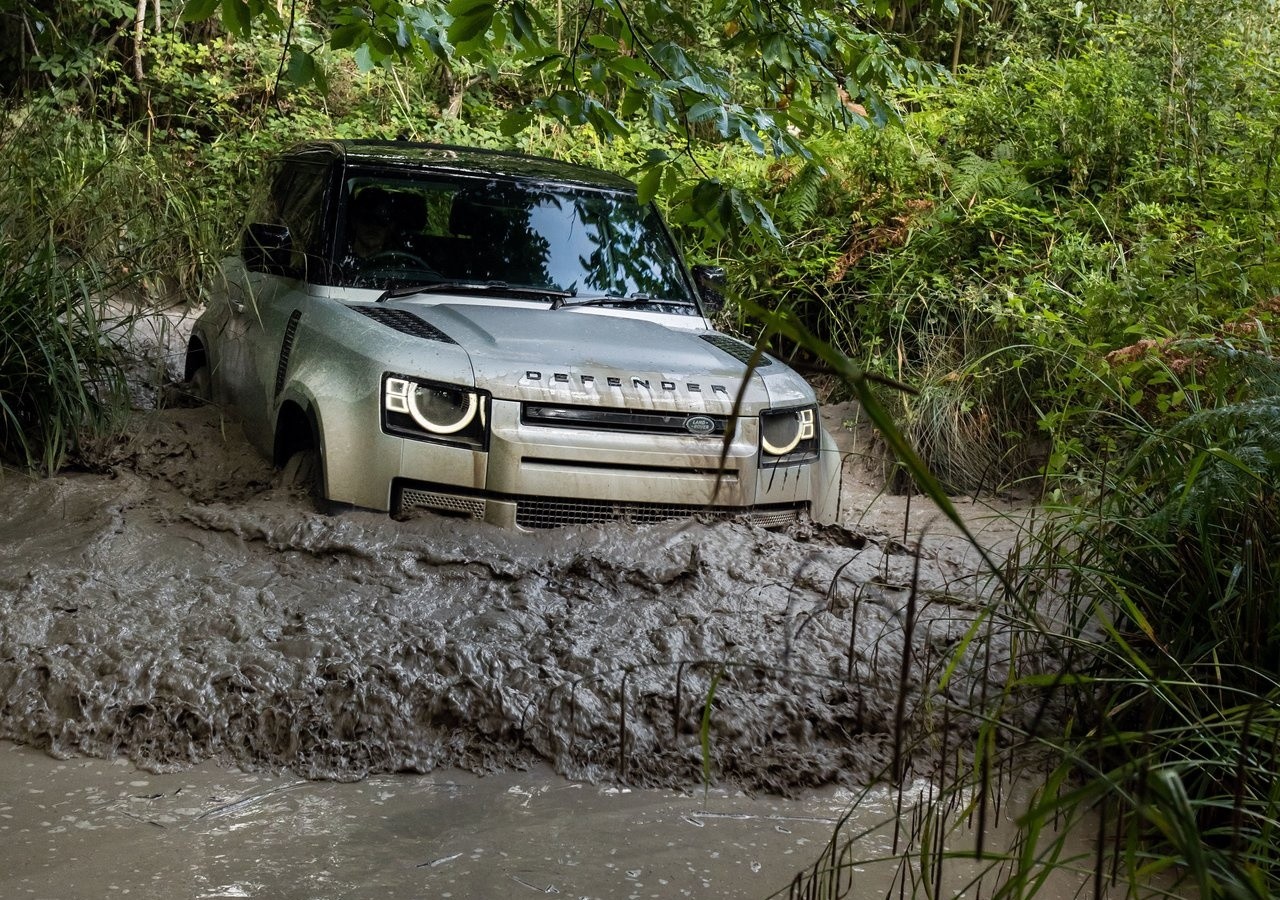 Land Rover Defender 90 2021: immagini ufficiali